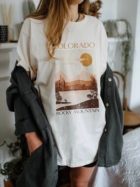 Colorado Mountains Graphic Boxy Cream & Warm Hued Unisex Tee, XL